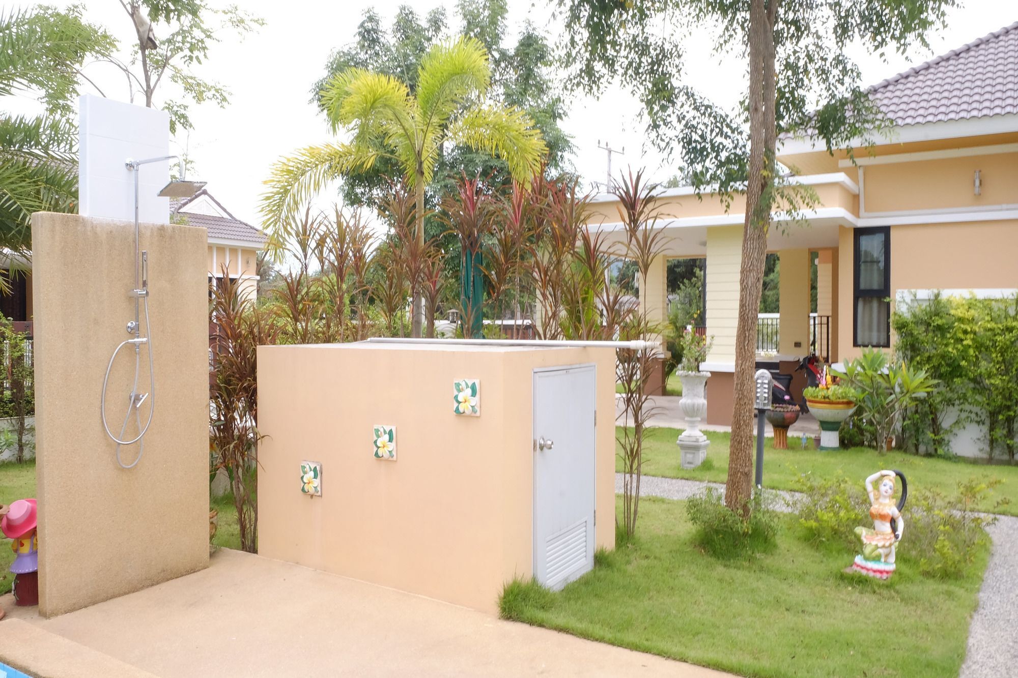 Ban Sumalai Hotel Rayong Exterior photo